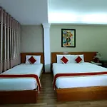 Lucky Star Saigon Hotel