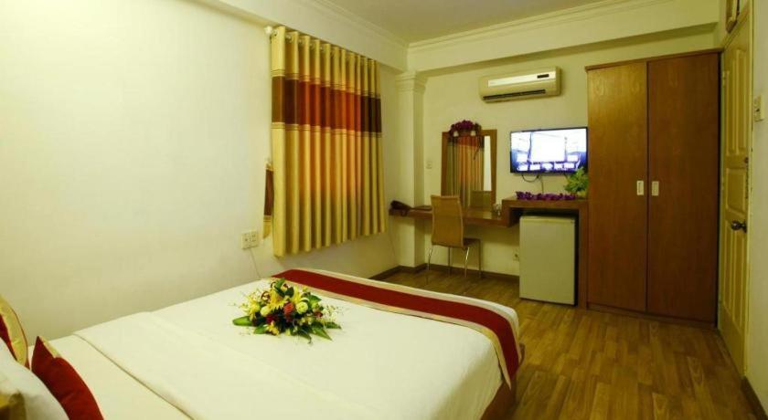 Lucky Star Saigon Hotel 2*