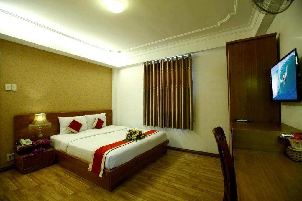 Lucky Star Saigon Hotel